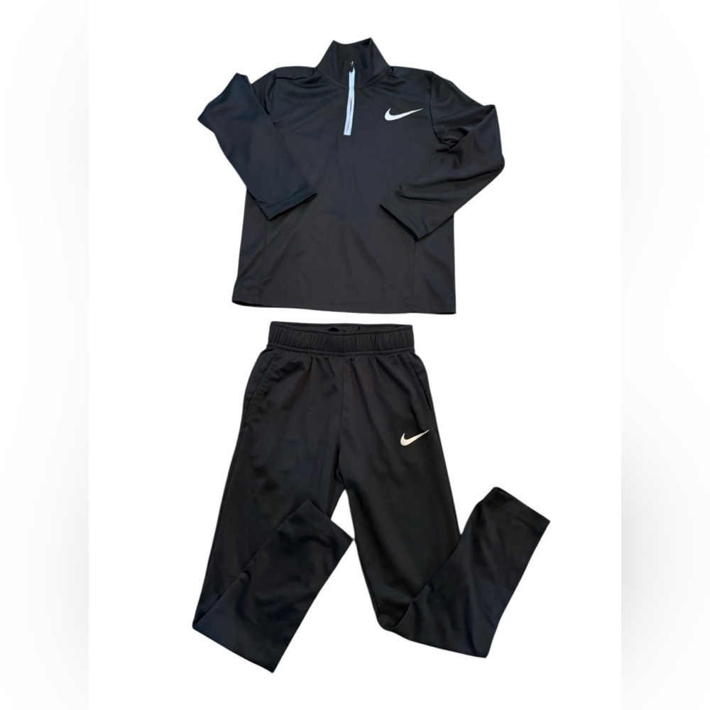 Girls Nike Dri fit long sleeve top & joggers. Both are XS EUC